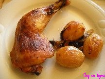 Cuisses de poulet rôti aux pommes de terre et oignons à la graisse de canard